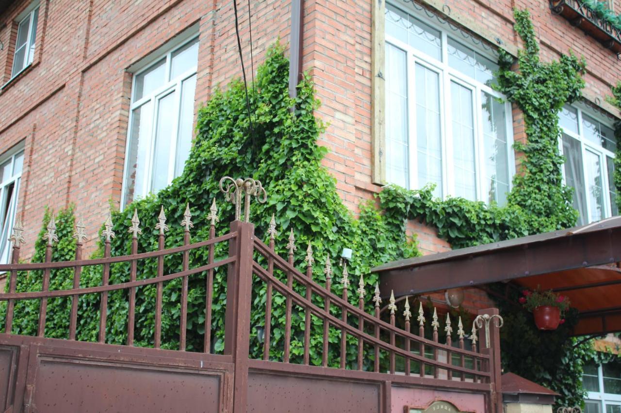 Guest House U Druzey Pjatigorsk Exterior foto